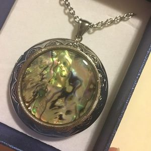 A pendant necklace that can fit a picture inside